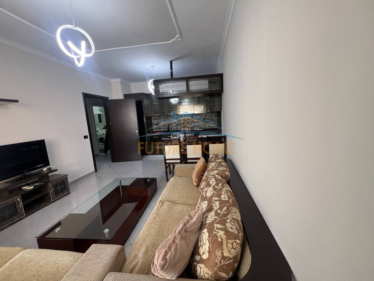 Shitet Apartament 2+1 , Unaza e Re, prane Bar Ikon.