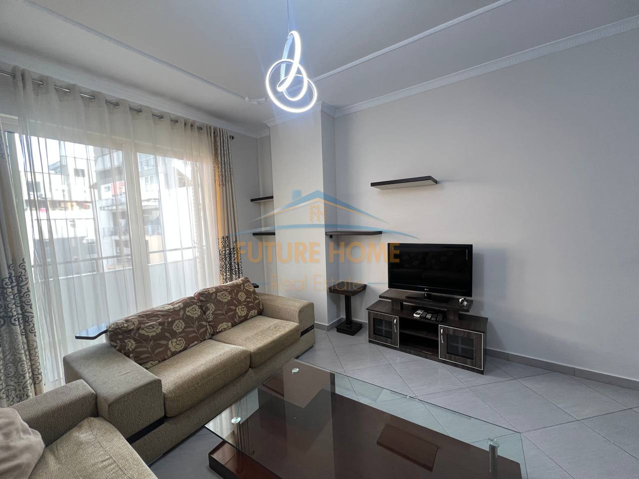 Shitet Apartament 2+1 , Unaza e Re, prane Bar Ikon.