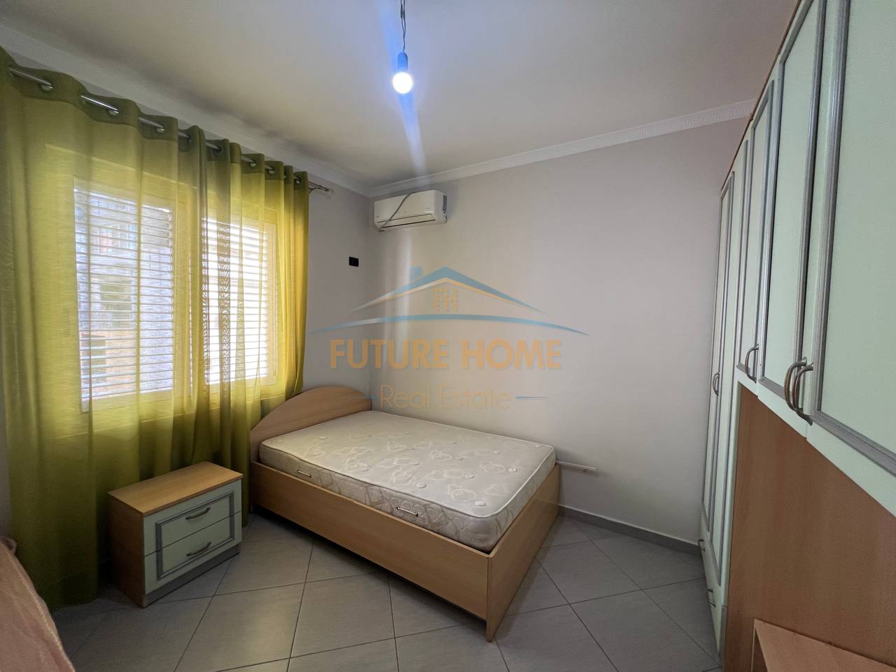 Shitet Apartament 2+1 , Unaza e Re, prane Bar Ikon.