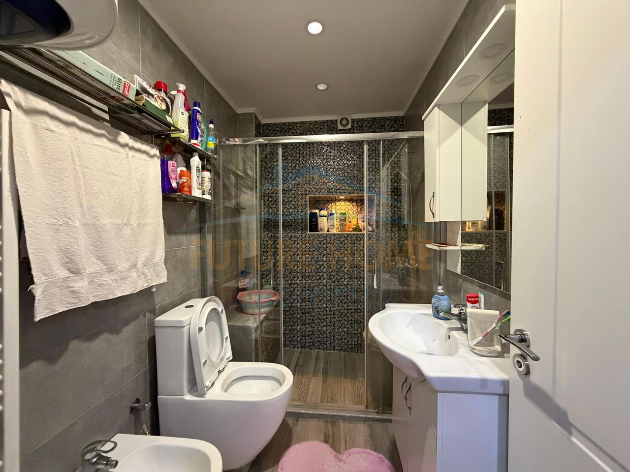 Shitet, Apartament 2+1, Ali Demi, Tiranë.