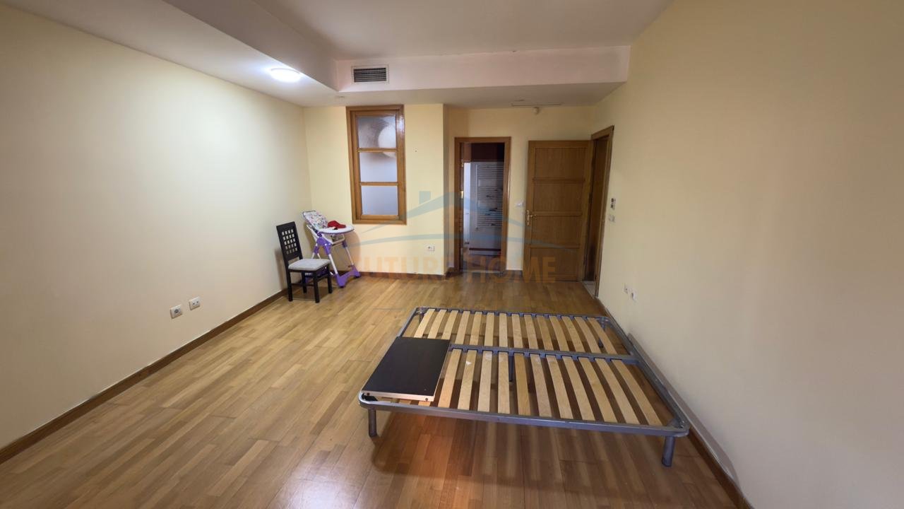 Qera, Apartament 3+1+2, Rruga e Barrikadave, Tiranë.