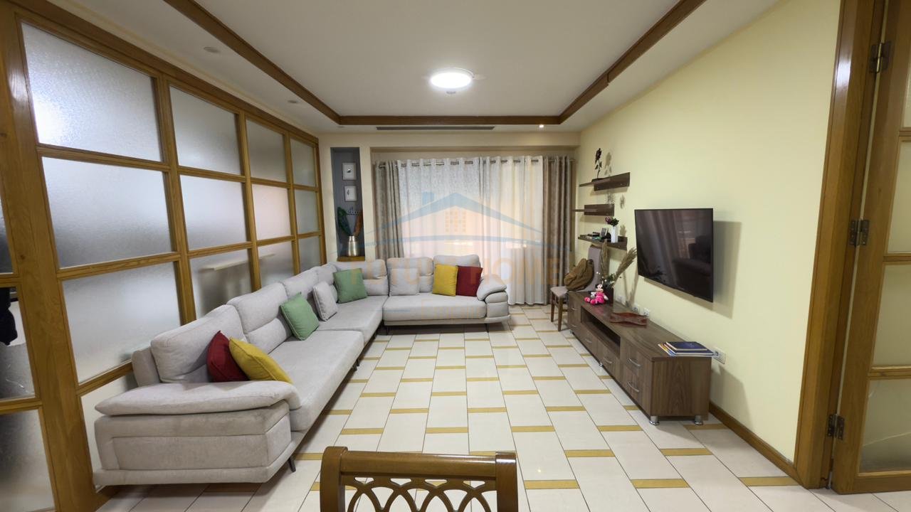 Qera, Apartament 3+1+2, Rruga e Barrikadave, Tiranë.