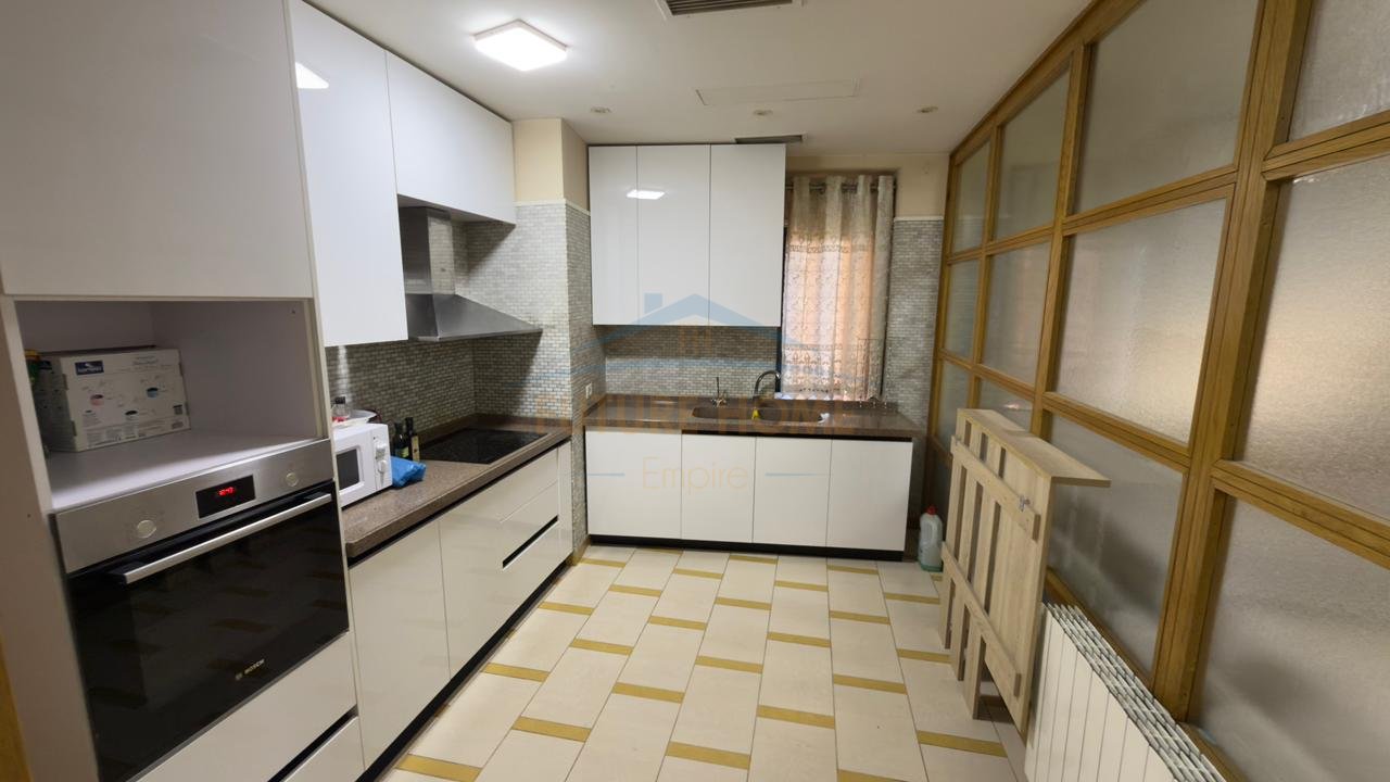 Qera, Apartament 3+1+2, Rruga e Barrikadave, Tiranë.