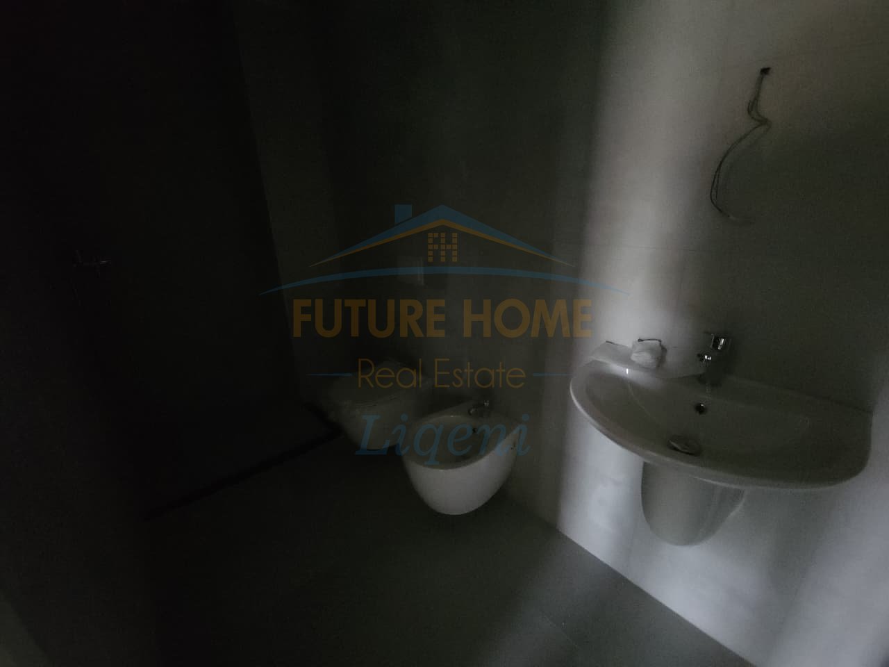 Shitet, Apartament 2+1+Post Parkimi, Liqeni i Thate, Tiranë.