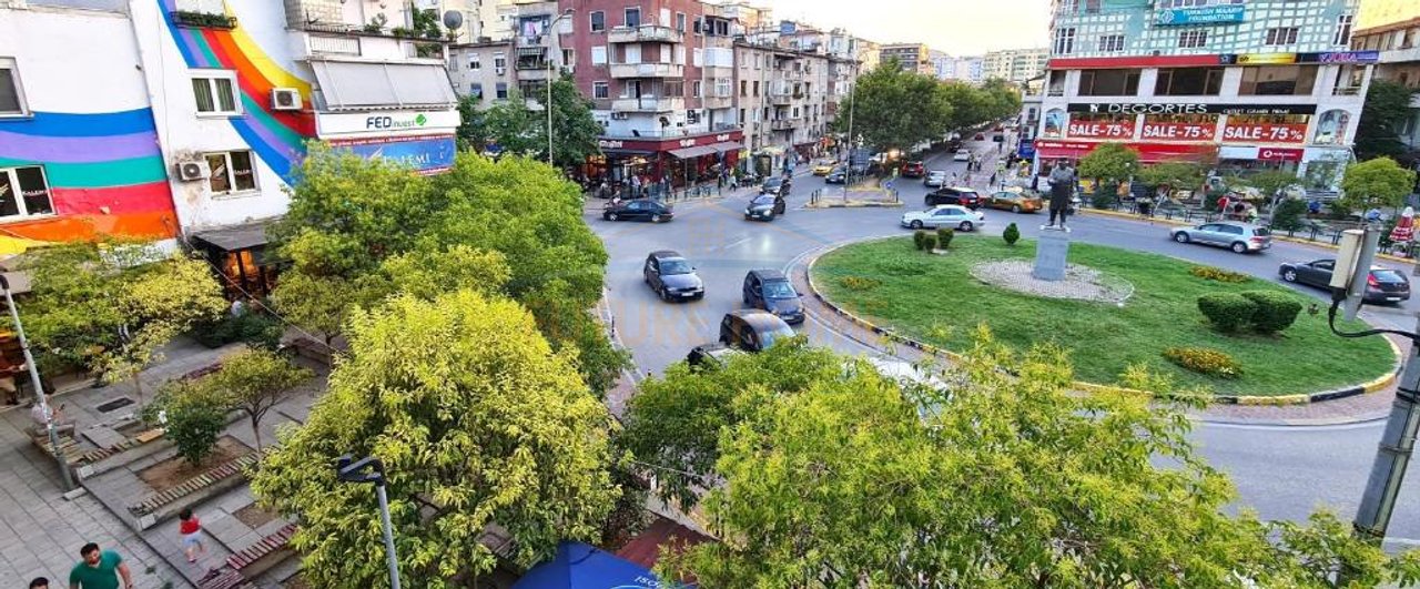 Shitet, Apartament 2+1, Sheshi Wilson, Tiranë.