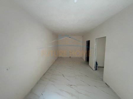Shitet, Apartament 1+1, Lagjia 18, Korçë