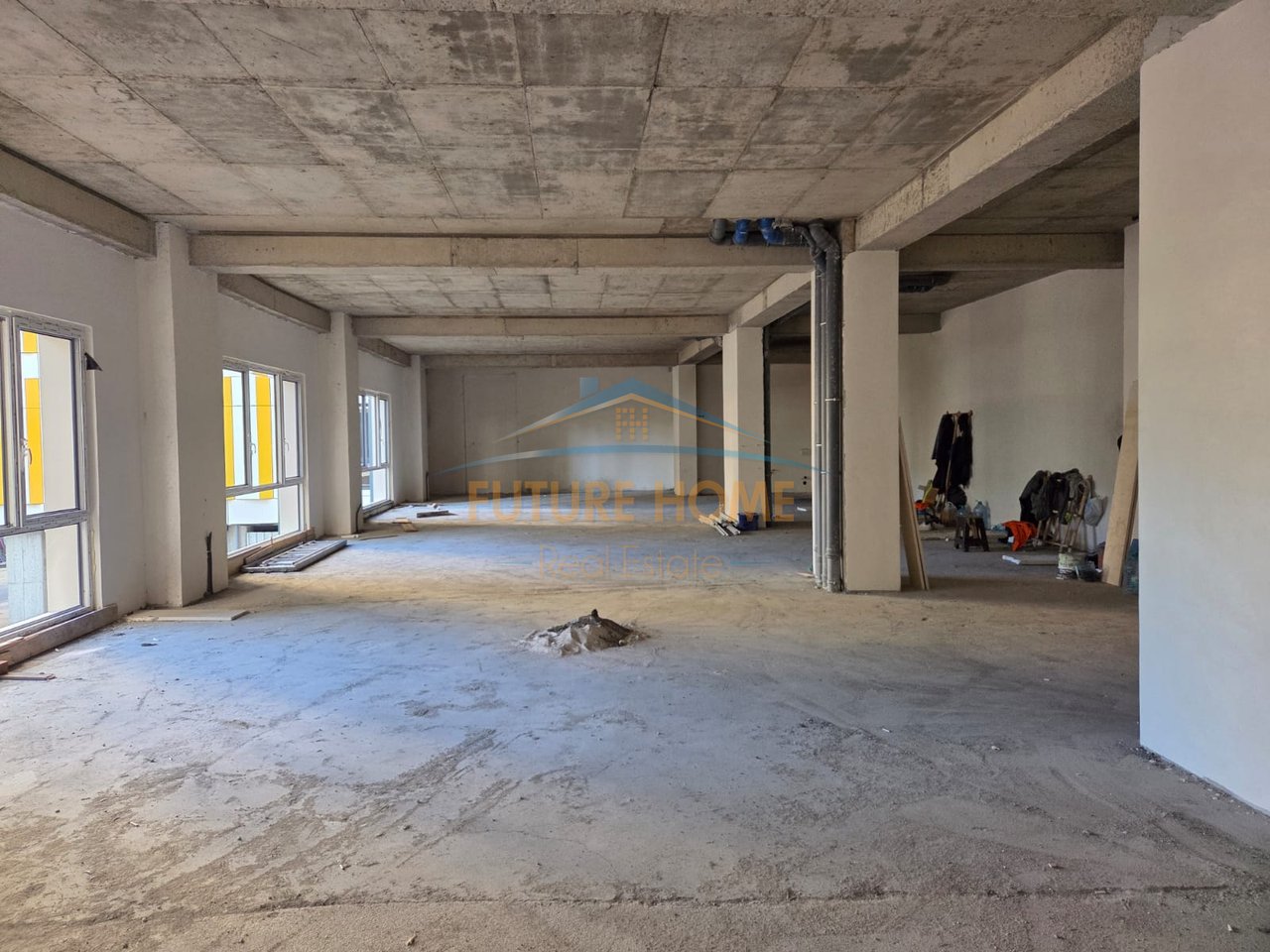 For sale, Service unit, Zogu i Zi, Tirana.