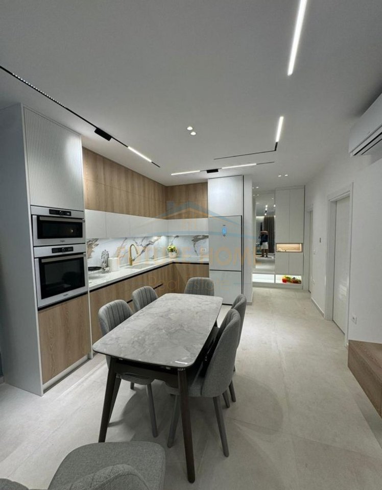 Shitet, Apartament 2+1+Garazhd, Mali i Robit, Golem.