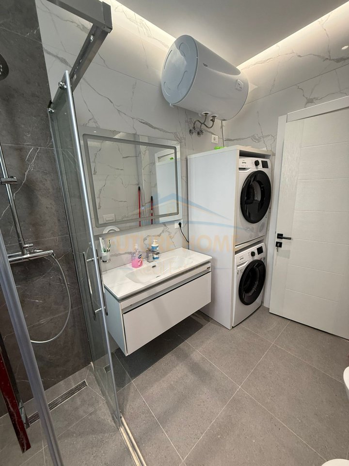 Shitet, Apartament 2+1+Garazhd, Mali i Robit, Golem.