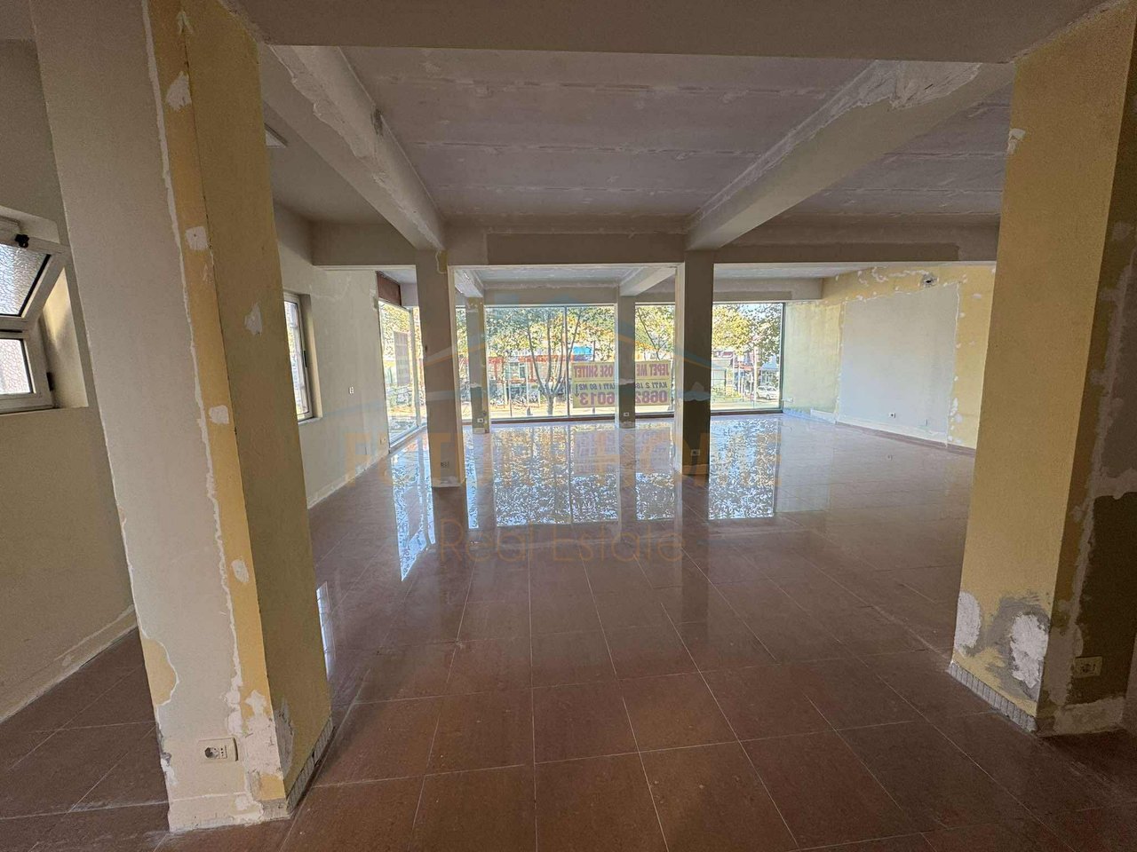 In vendita, Spazio Commerciale, Via Dritan Hoxha, Tirana