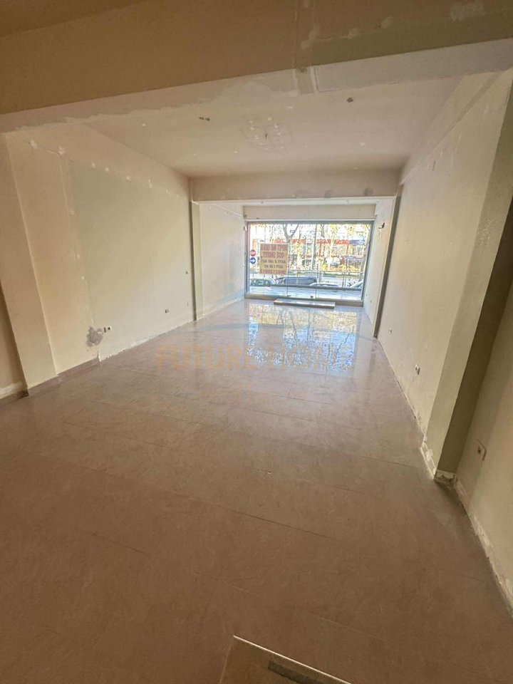 In vendita, Spazio Commerciale, Via Dritan Hoxha, Tirana