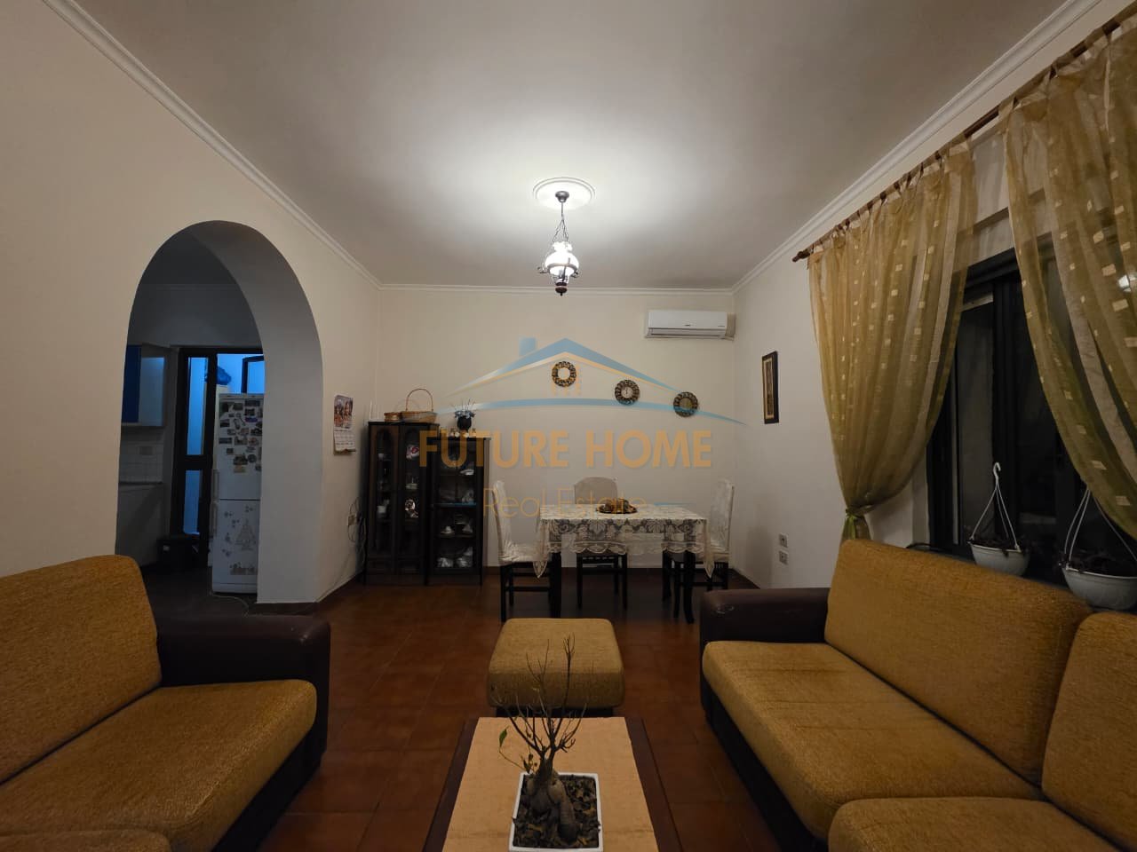 Qera,Apartament 3+1+2 tek Rruga e Kavajes!