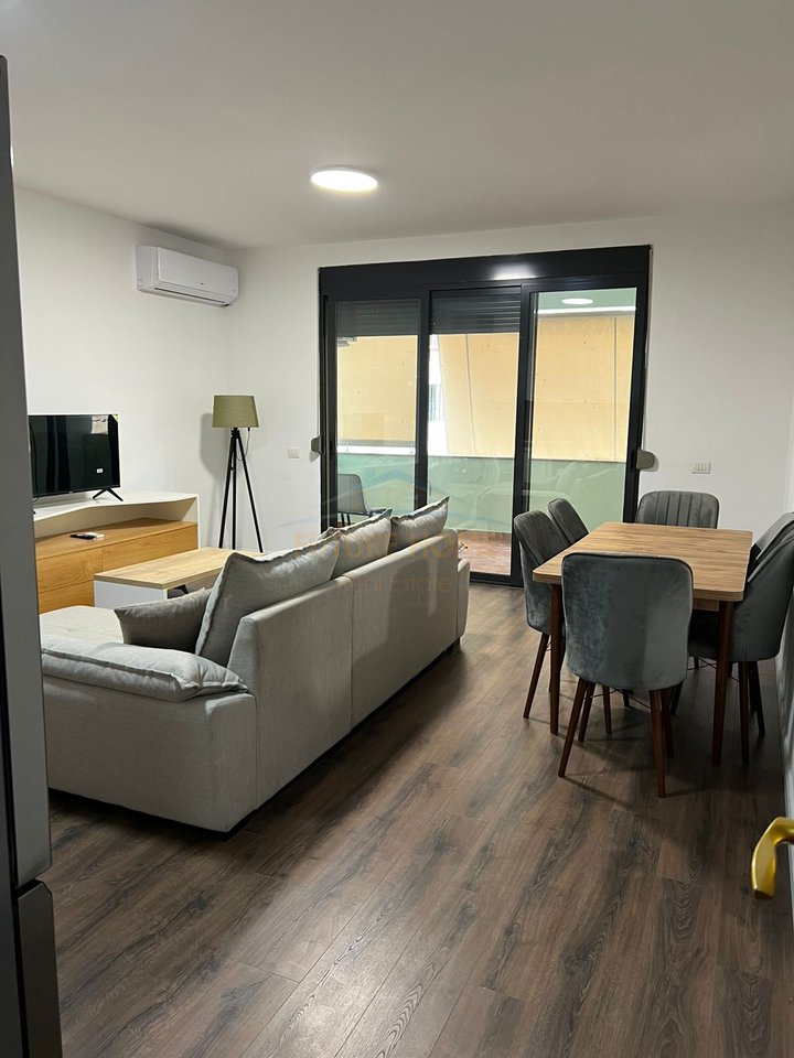 Rent, Apartment 3+1+2+ Parking Spot, Paris Commune