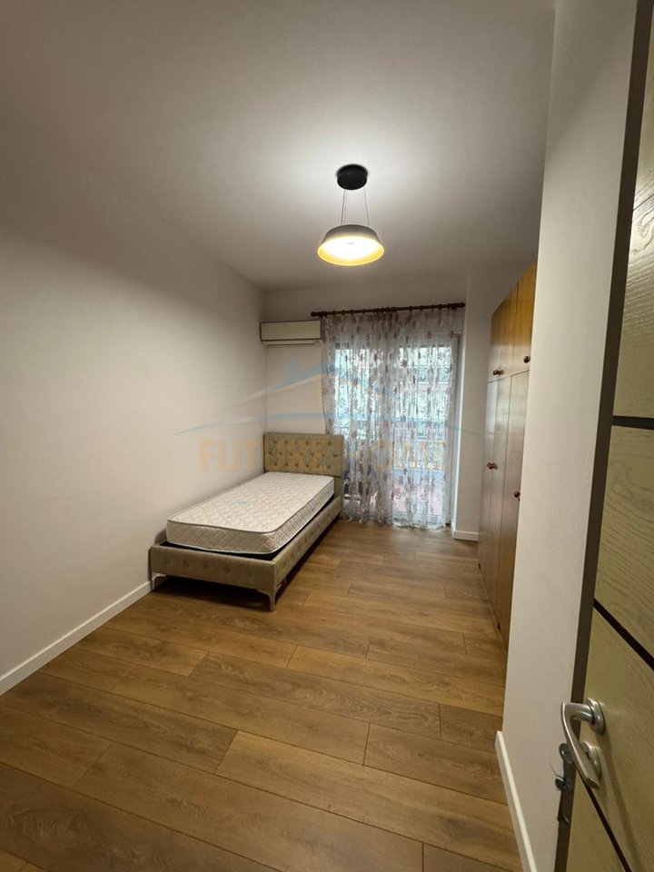 Shitet, Apartament 2+1+2, Oxhaku , Tiranë