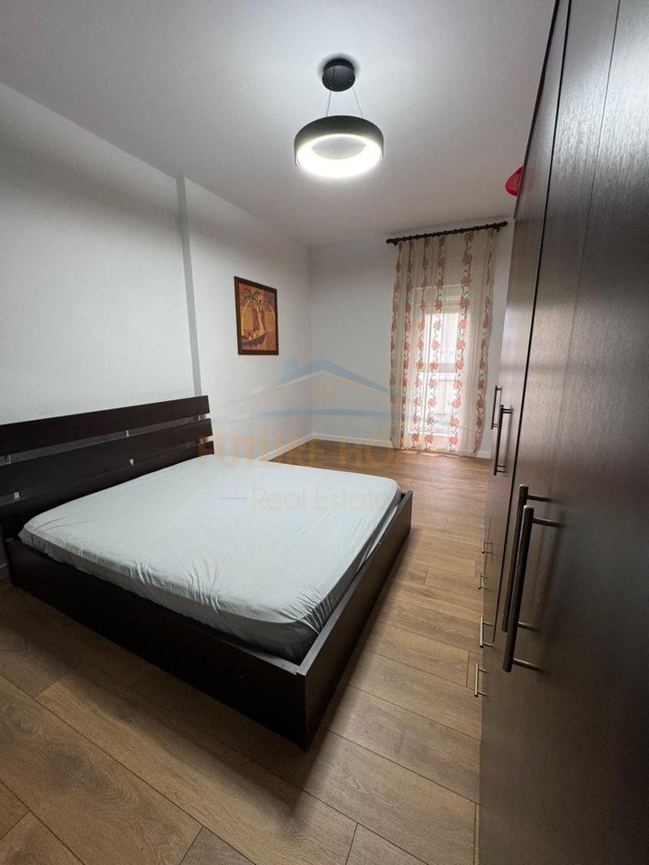 Shitet, Apartament 2+1+2, Oxhaku , Tiranë