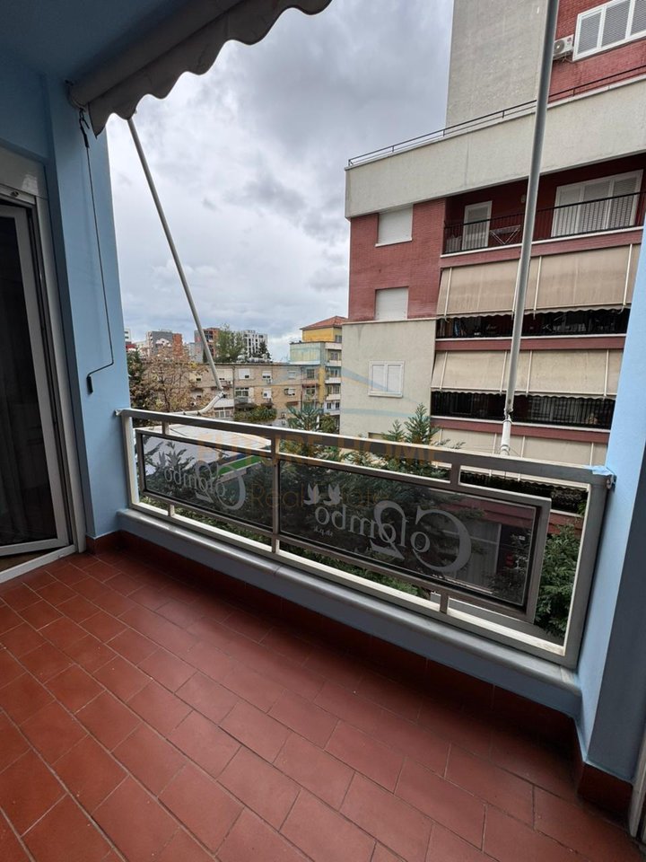 Shitet, Apartament 2+1+2, Oxhaku , Tiranë