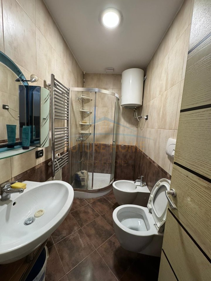 Shitet, Apartament 2+1+2, Oxhaku , Tiranë