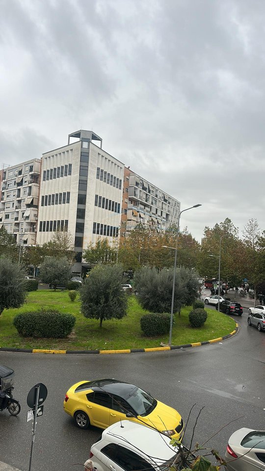 Qera , Ambinet Biznesi , Unaza e re , Tirane