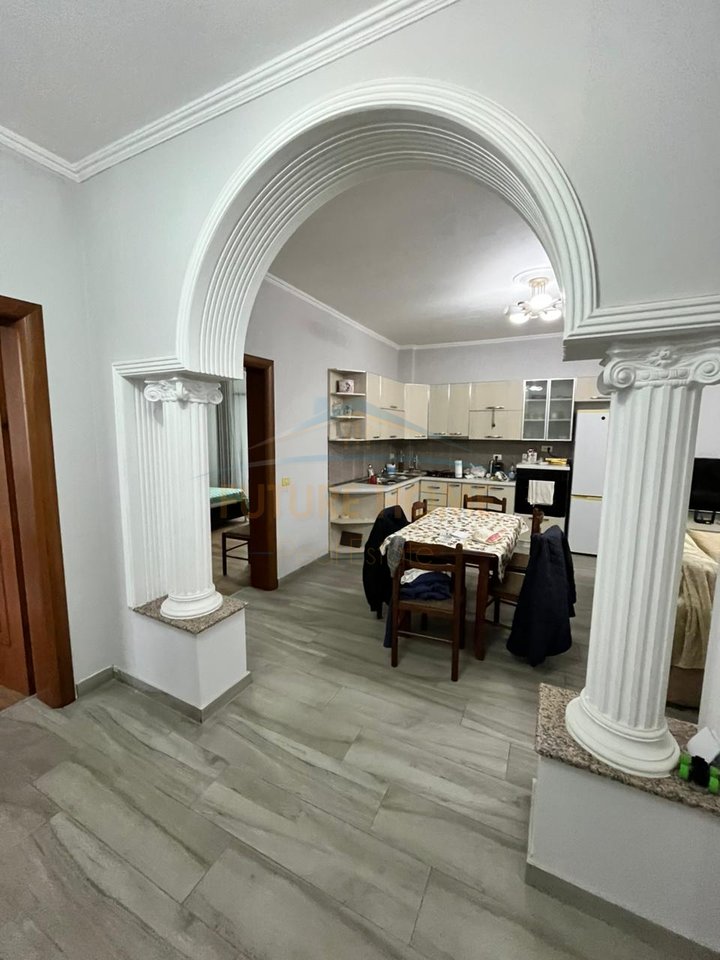 In vendita, Godine, ex Kenete, Durazzo