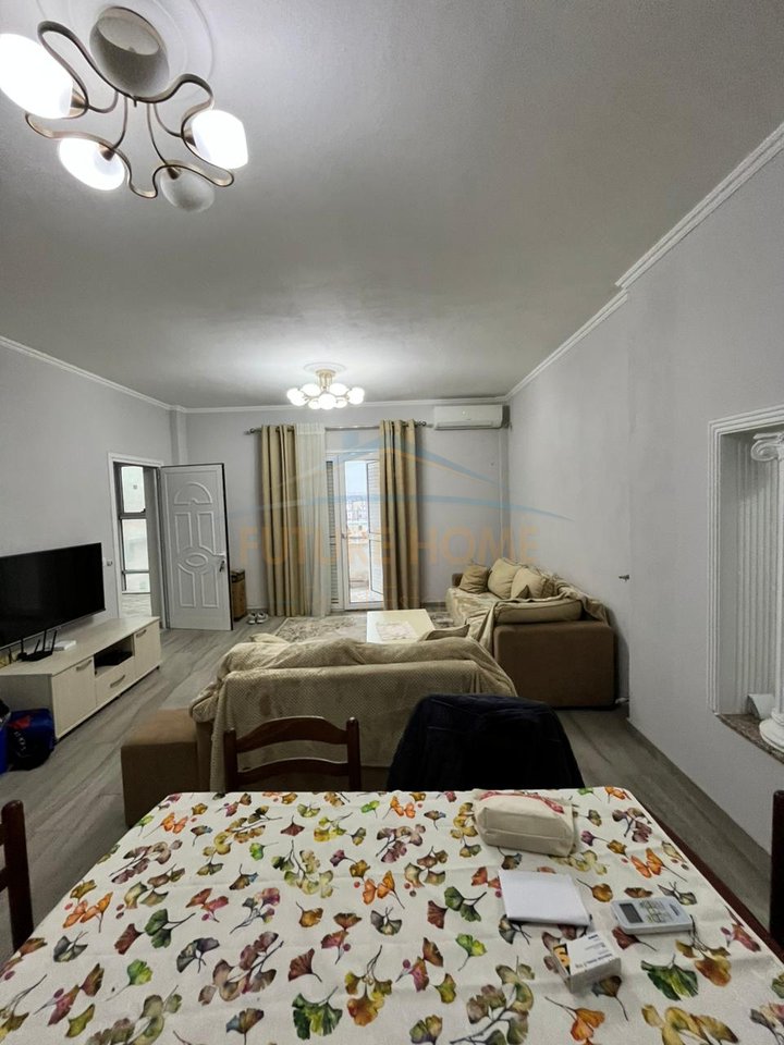 In vendita, Godine, ex Kenete, Durazzo