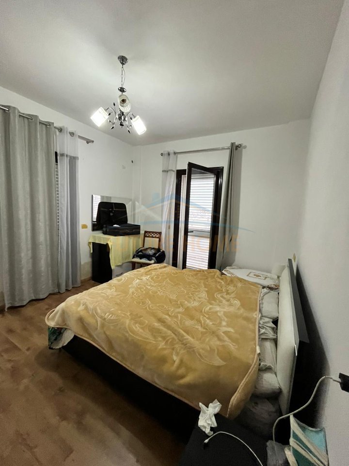 In vendita, Godine, ex Kenete, Durazzo