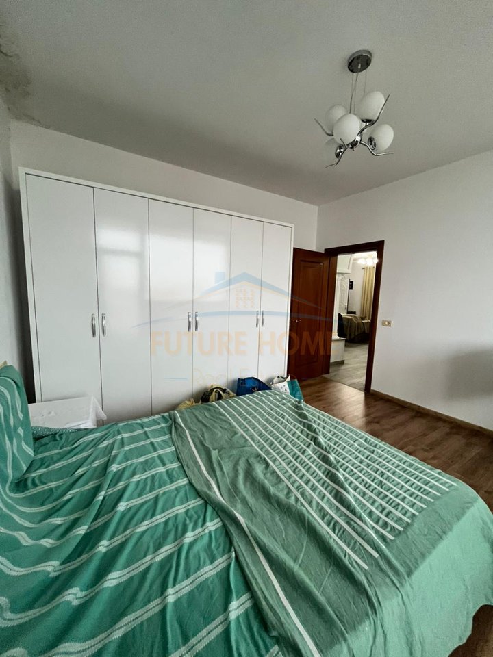 In vendita, Godine, ex Kenete, Durazzo