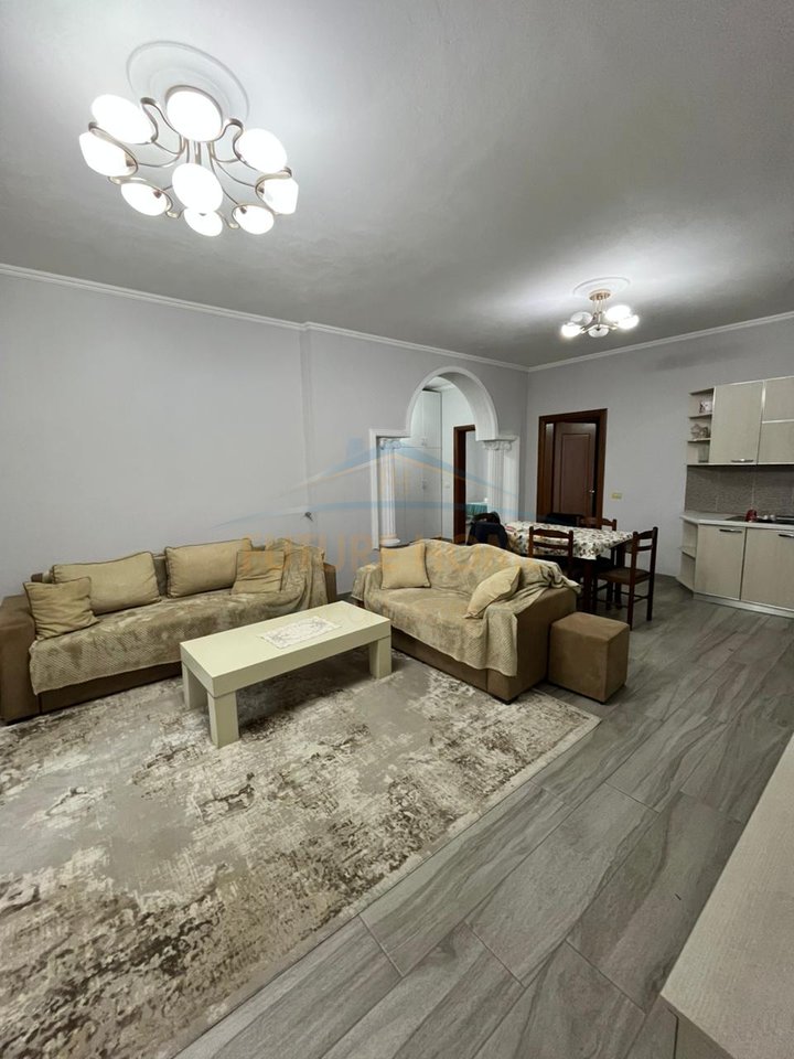 In vendita, Godine, ex Kenete, Durazzo