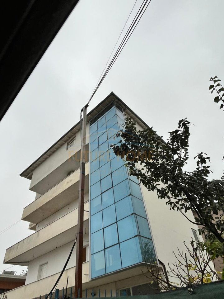 In vendita, Godine, ex Kenete, Durazzo