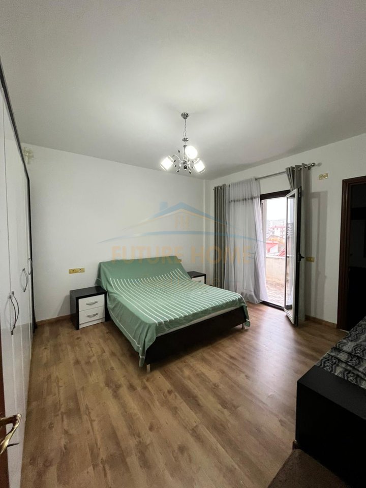 In vendita, Godine, ex Kenete, Durazzo