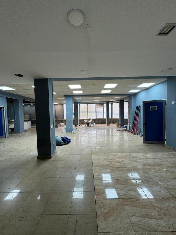 Qera, Ambient Biznesi, Rruga Ferit Xhajko, Tiranë.