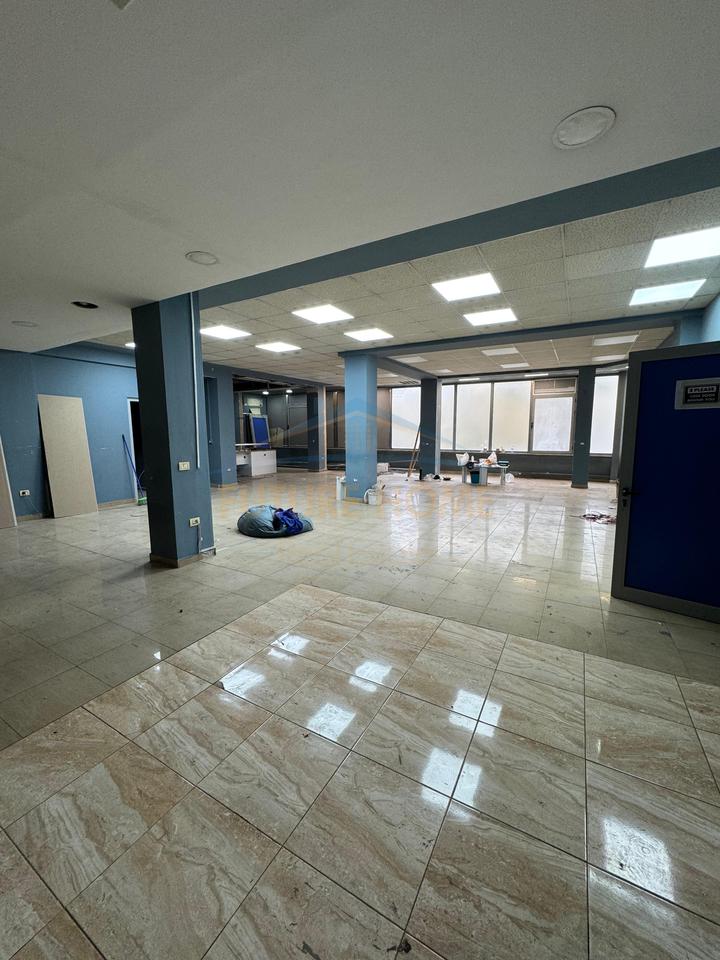 Qera, Ambient Biznesi, Rruga Ferit Xhajko, Tiranë.