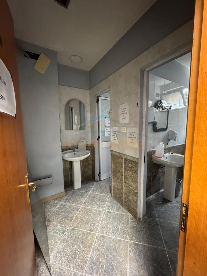 Qera, Ambient Biznesi, Rruga Ferit Xhajko, Tiranë.