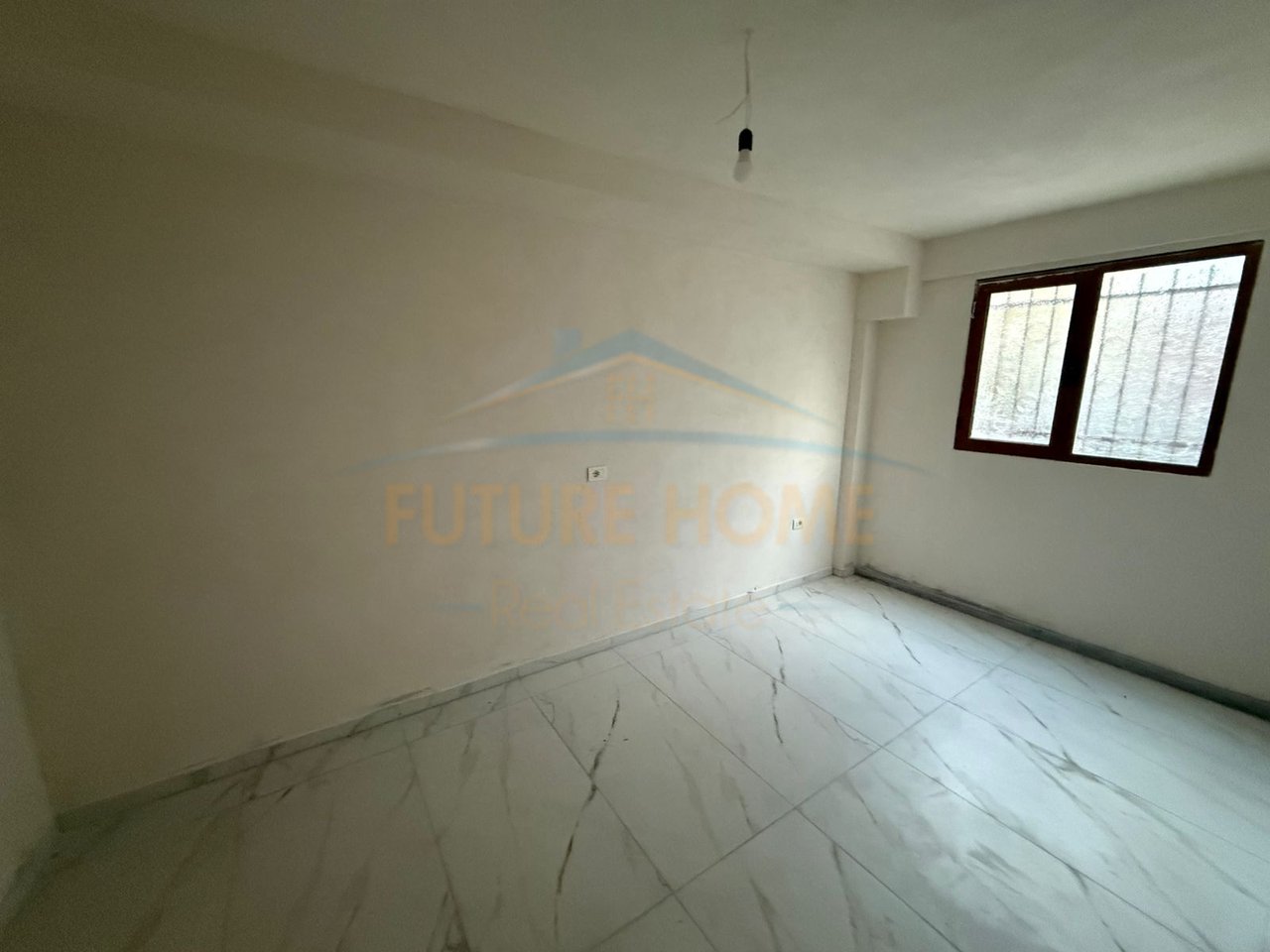 Shitet, Apartament 1+1, Lagjia 18, Korçë