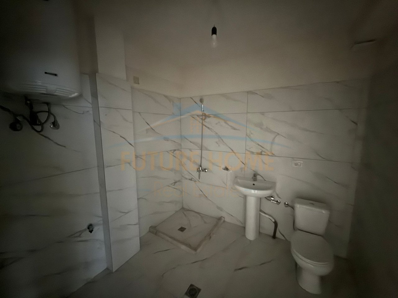 Shitet, Apartament 1+1, Lagjia 18, Korçë