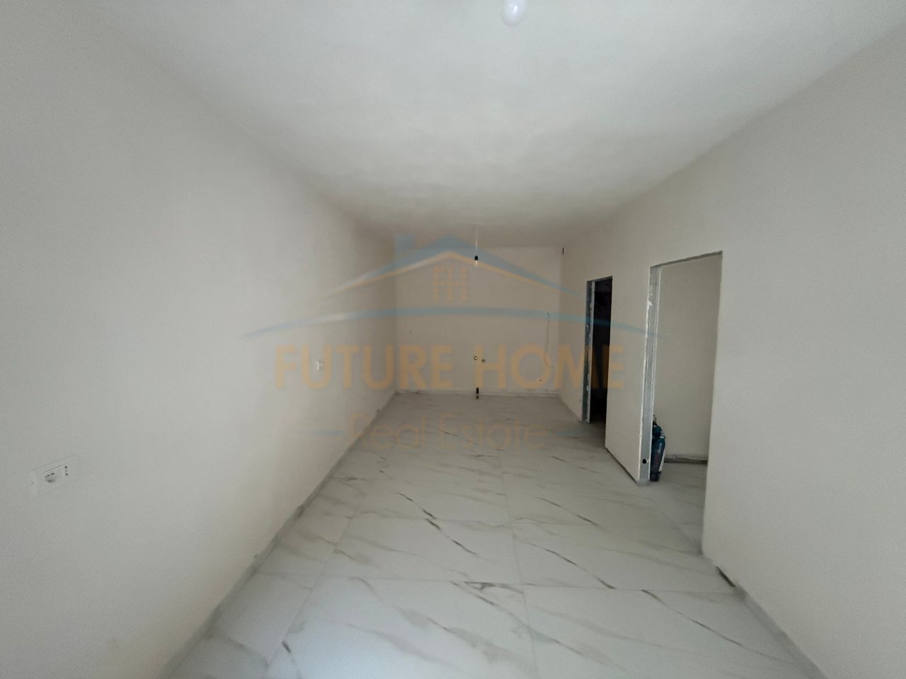 Shitet, Apartament 1+1, Lagjia 18, Korçë