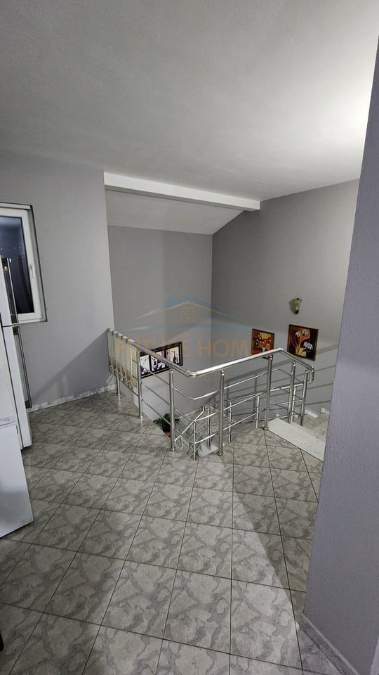 Shitet, Vile 3 kateshe, Sauk, Tirane