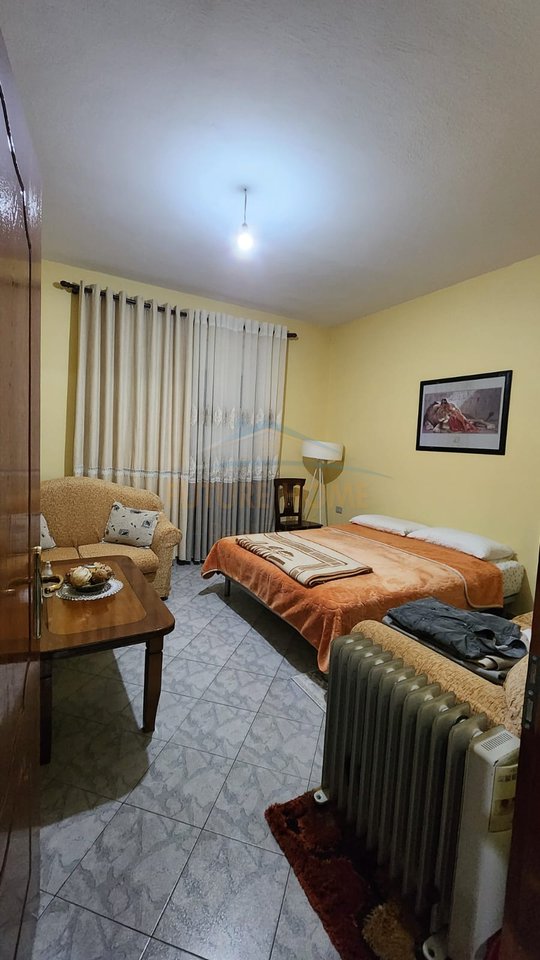 Shitet, Vile 3 kateshe, Sauk, Tirane