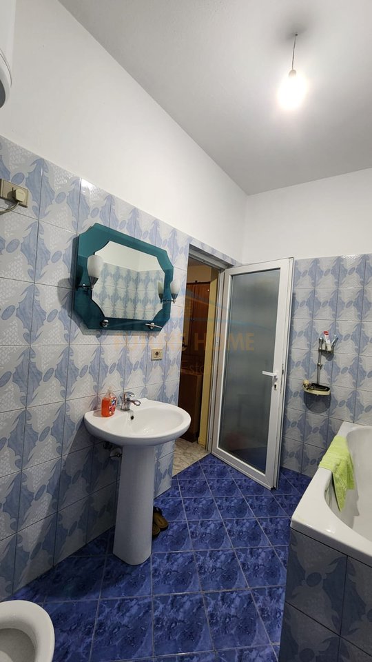 Shitet, Vile 3 kateshe, Sauk, Tirane