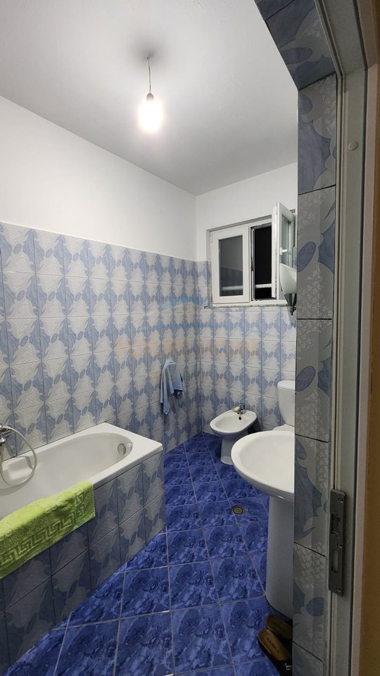 Shitet, Vile 3 kateshe, Sauk, Tirane