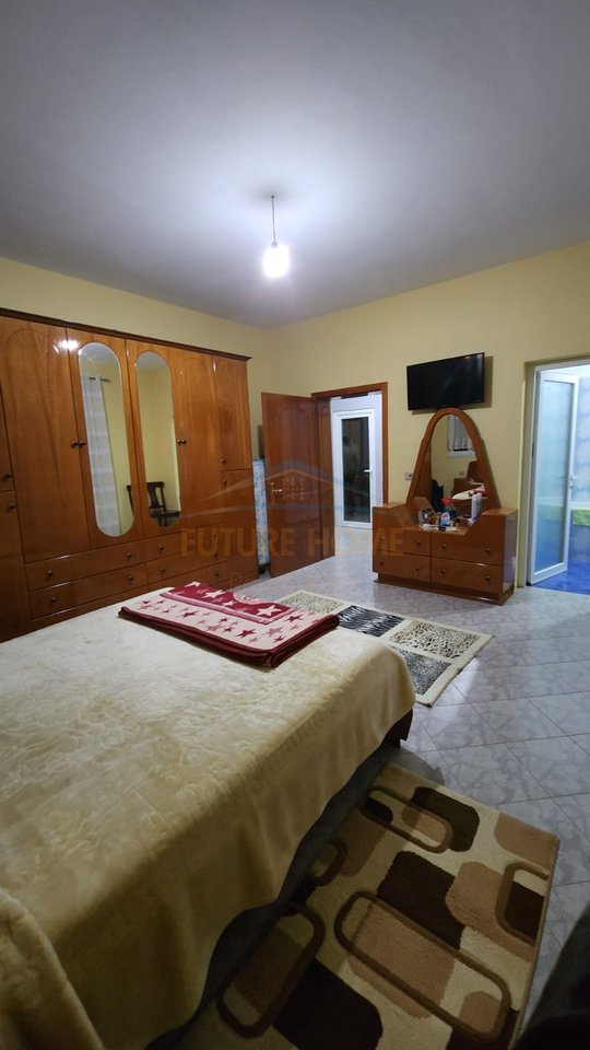 Shitet, Vile 3 kateshe, Sauk, Tirane