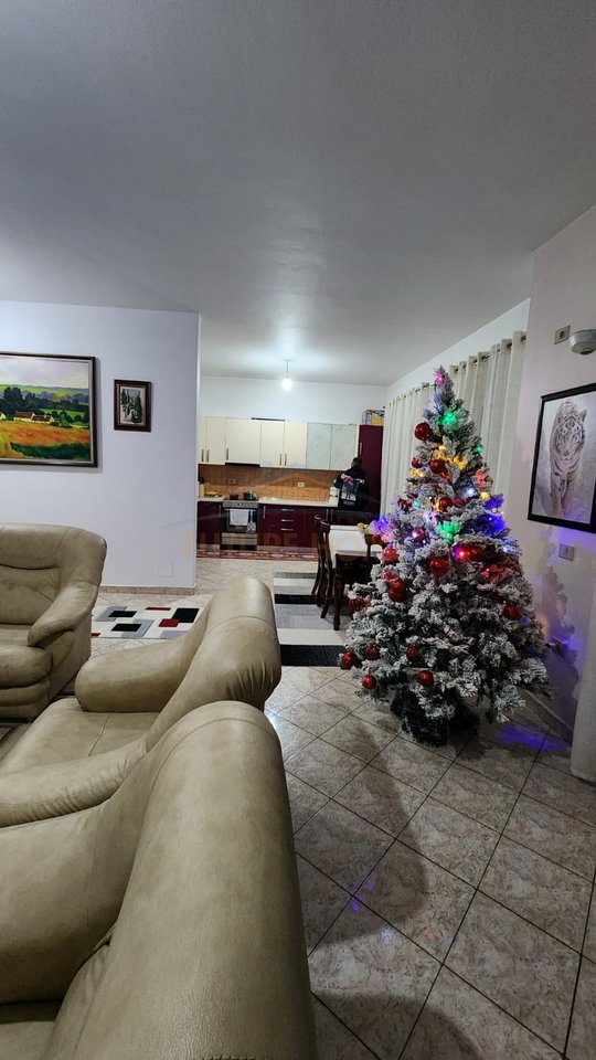 Shitet, Vile 3 kateshe, Sauk, Tirane