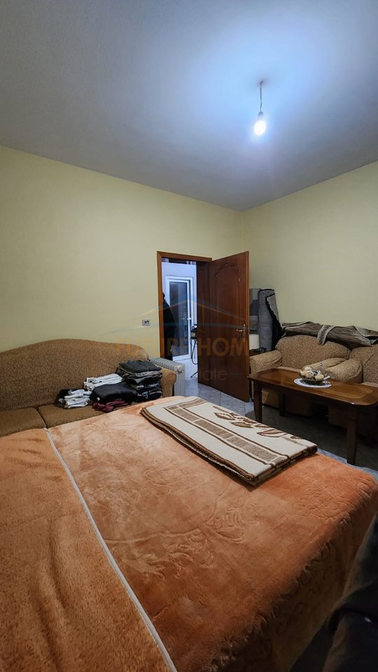 Shitet, Vile 3 kateshe, Sauk, Tirane