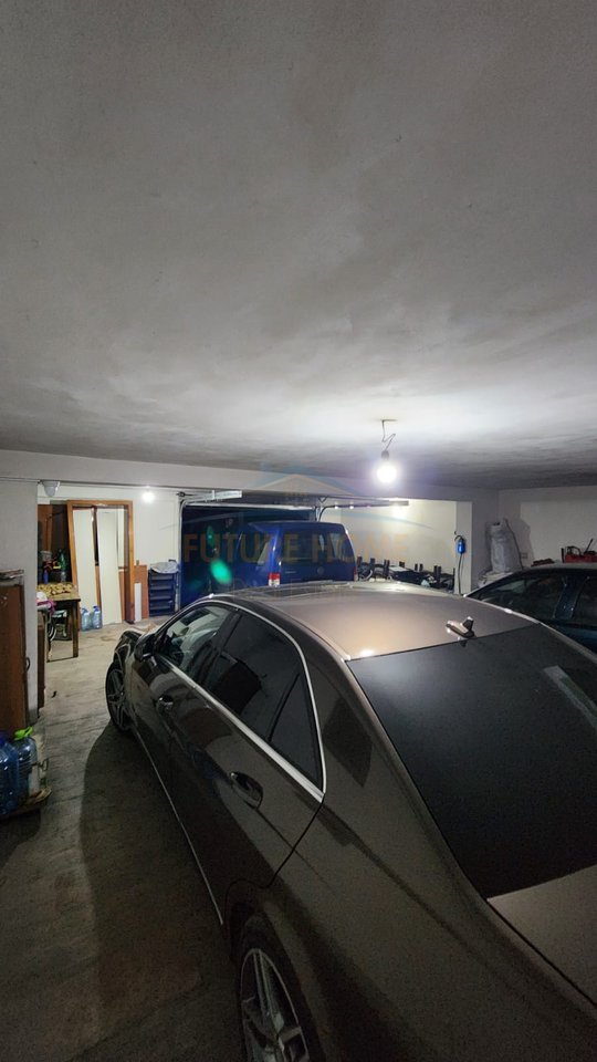 Shitet, Vile 3 kateshe, Sauk, Tirane