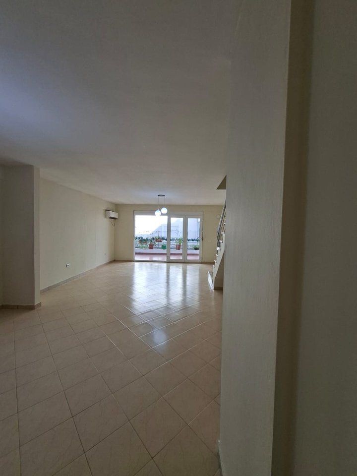 Shitet, Duplex 3+1+2, Rezidenca Kodra e Diellit 1, Tiranë.