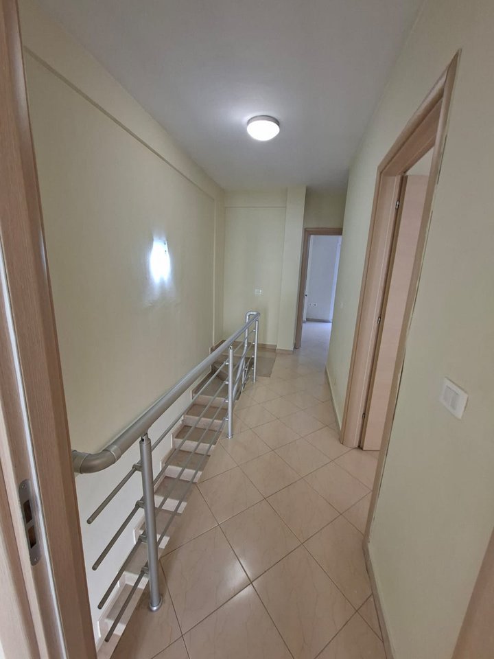 Shitet, Duplex 3+1+2, Rezidenca Kodra e Diellit 1, Tiranë.