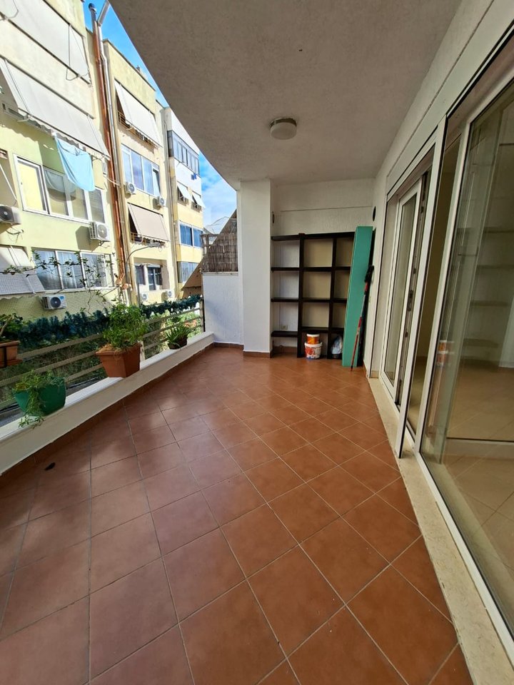 Shitet, Duplex 3+1+2, Rezidenca Kodra e Diellit 1, Tiranë.