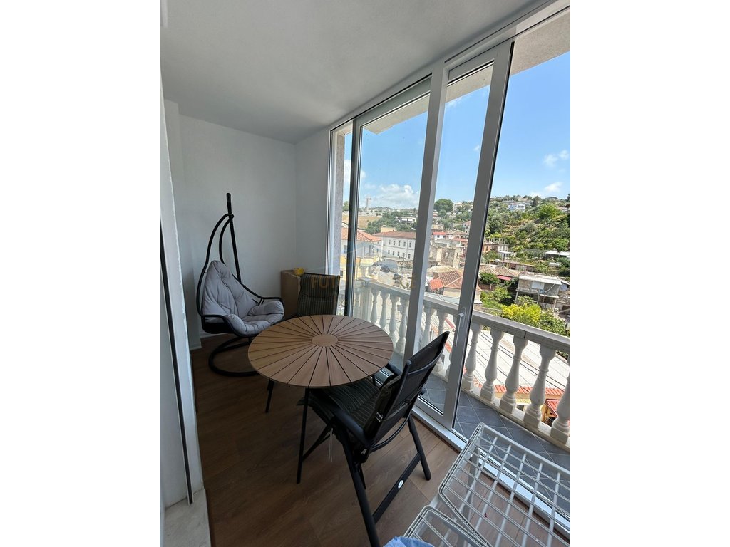 Shitet, Apartament 1+1, Sheshi Flamurit , Vlorë.