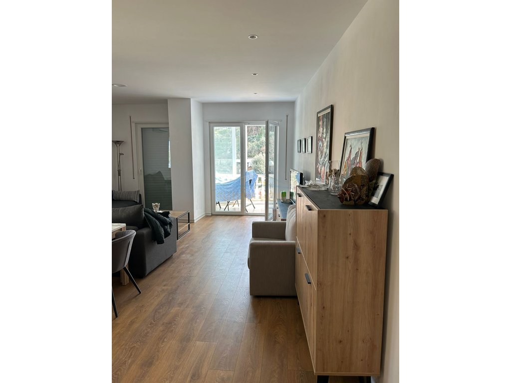 Shitet, Apartament 1+1, Sheshi Flamurit , Vlorë.