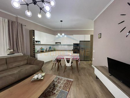 Shitet Apartament 2+1 , Liqeni Artificial , Tirane