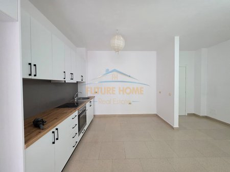 Qera,Apartament 2+1 tek Komuna e Parisit!